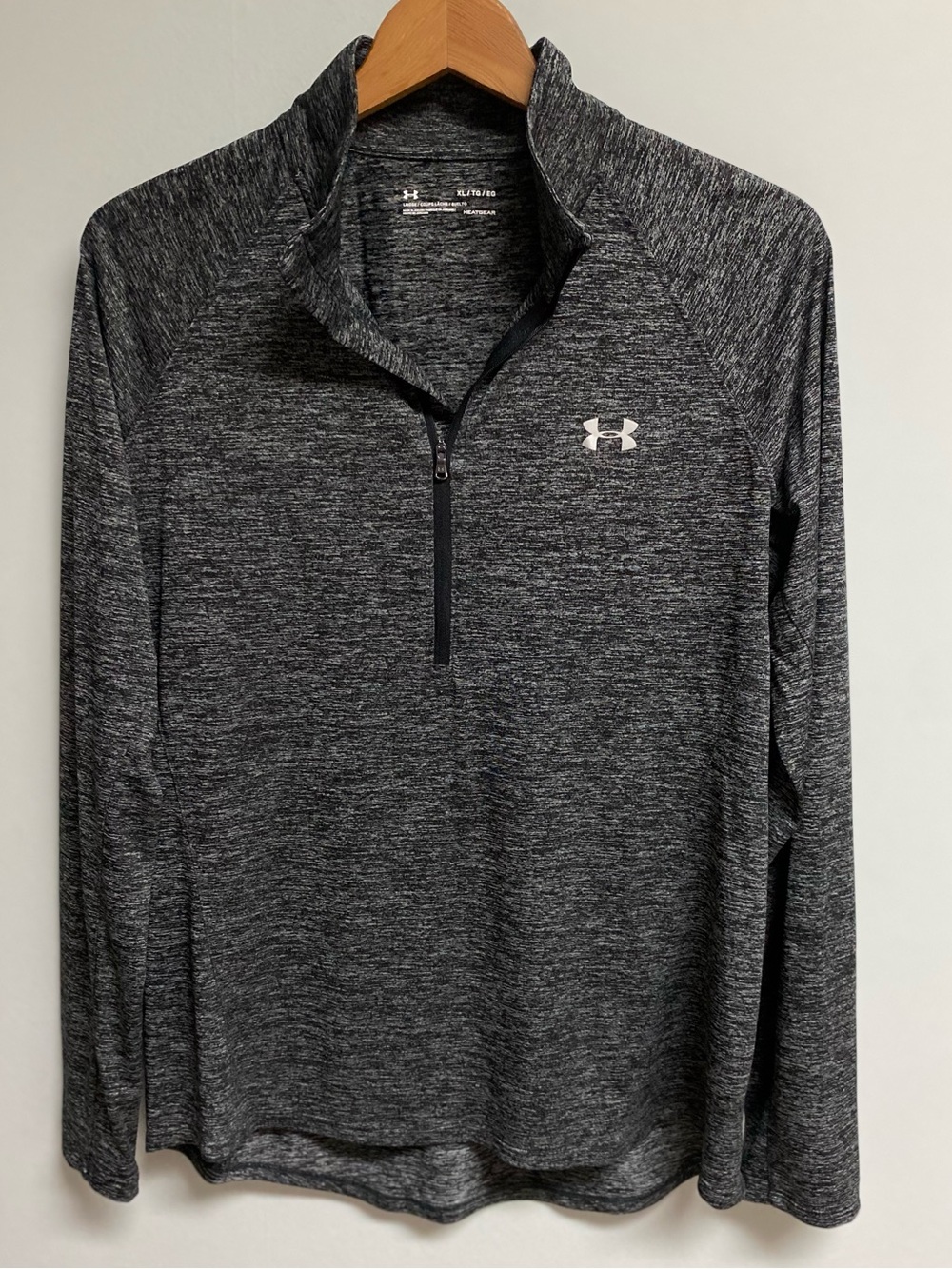 UNDER ARMOUR QUATER ZIP LOOSE FIT TOP - XL